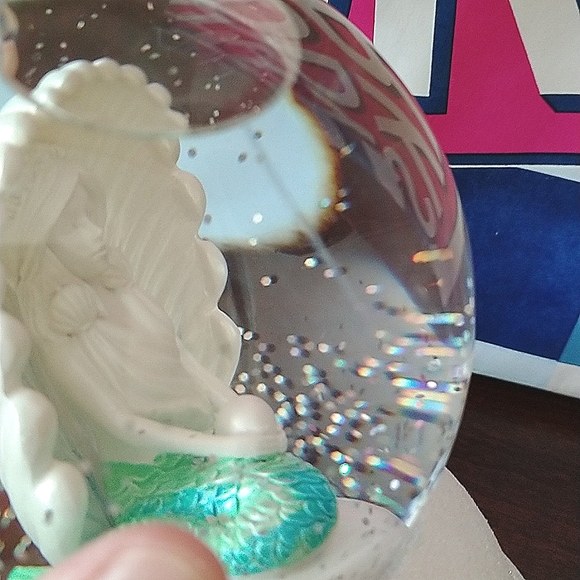 GUC Bath & Body Works Light Up Mermaid Waterglobe 3-Wick Candle Holder🧜 - Picture 4 of 9